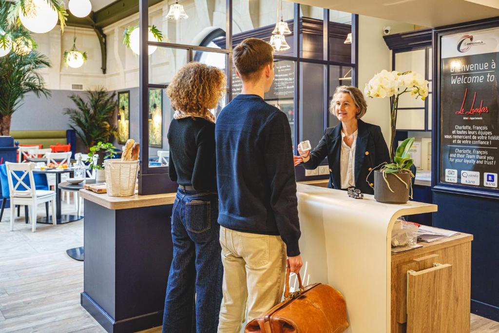 フロント・ロビー