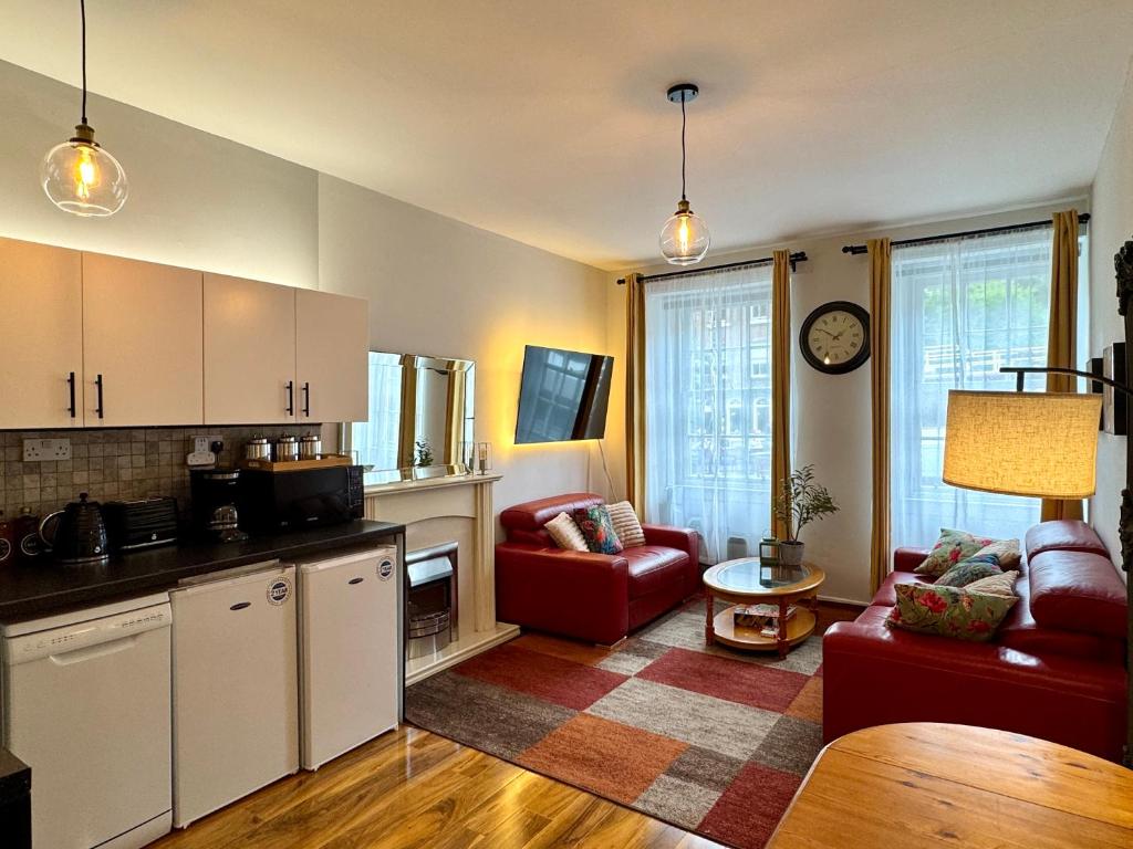 Stylish 2BR Grassmarket Flat with Castle Views & PS5, Edinburgh