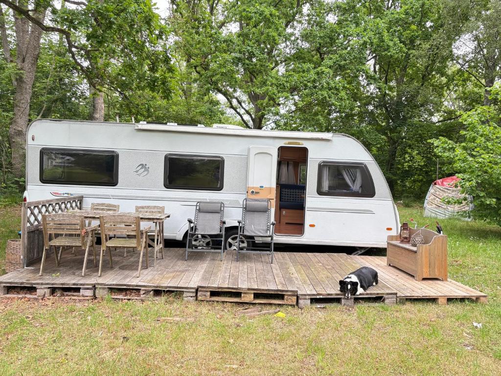 Mysig husvagn, Romakloster