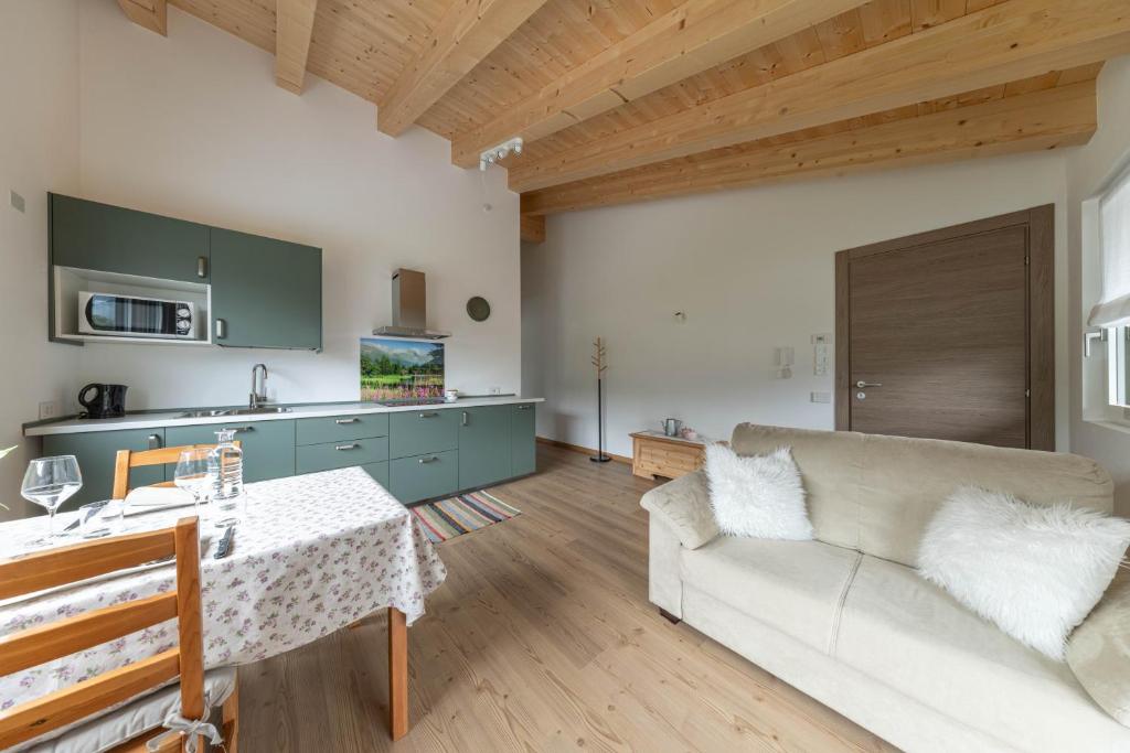 Pavione - Caminetto, Transacqua