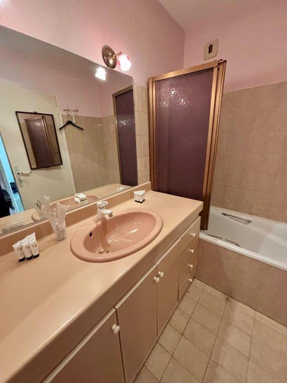 2 chambres, garage voiture, résidence calme - 5