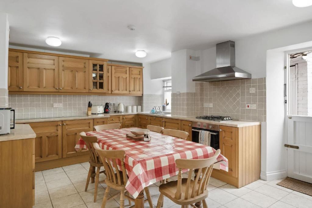 Historic Cottage & Garden nr Quantock Hills, Nether Stowey