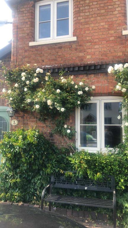 Swallows Cottage, Gotham