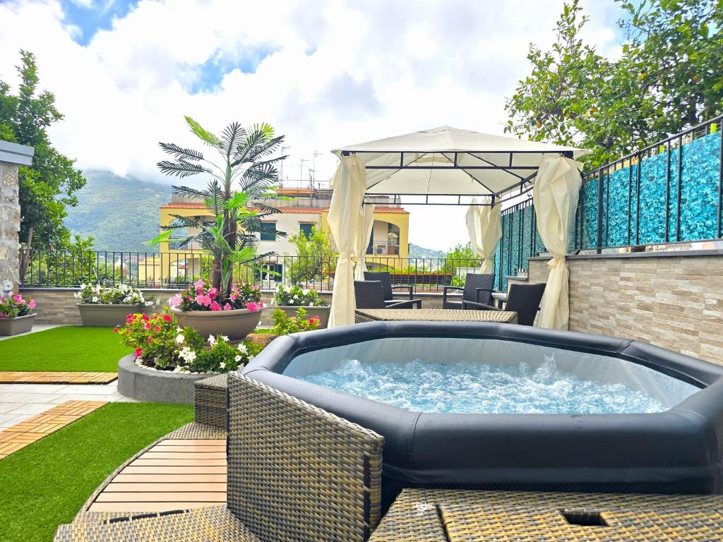 Grazy Home - Bright new Apt with Terrace and Seasonal Pool - 1