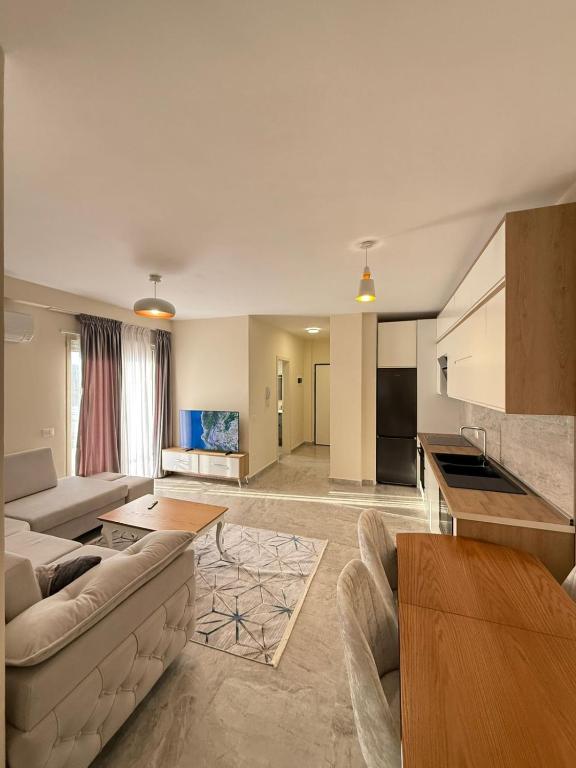 Lions Gate 7 Beach, Durrës