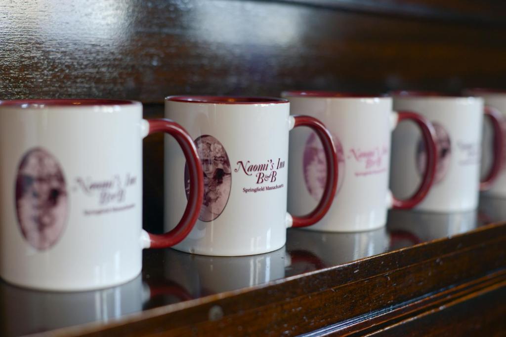 Naomi's Inn Bed &amp; Breakfast — Hotel in Springfield (MA)
