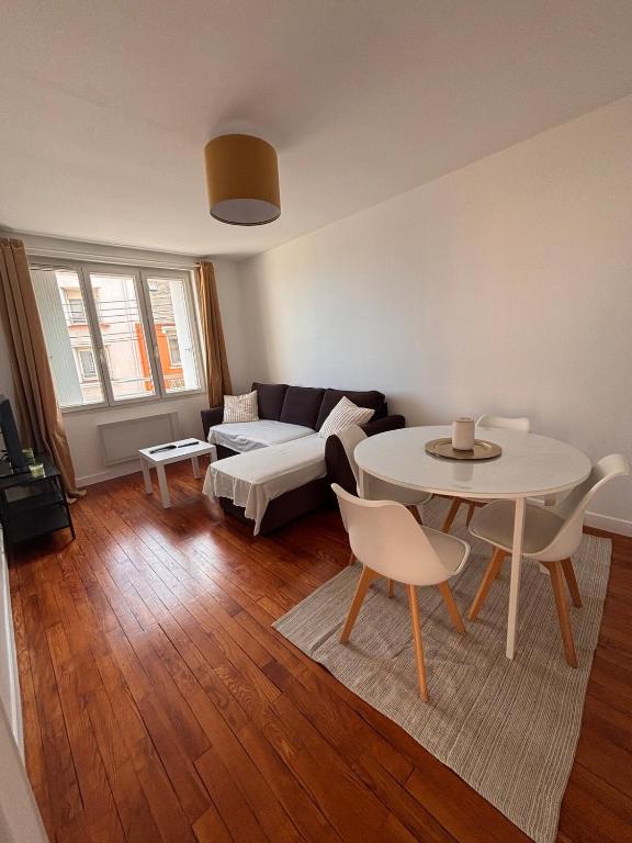 Charmant T3 Vue Mer & Confort en Plein Centre, Brest