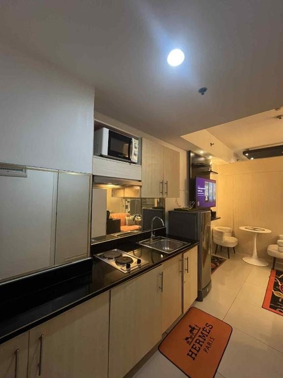 SM ノース EDSA ステイケーション グラス レジデンシズ QC (SM North EDSA Staycation Grass Residences QC)