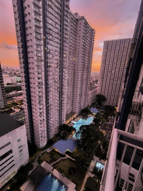 SM ノース EDSA ステイケーション グラス レジデンシズ QC (SM North EDSA Staycation Grass Residences QC)