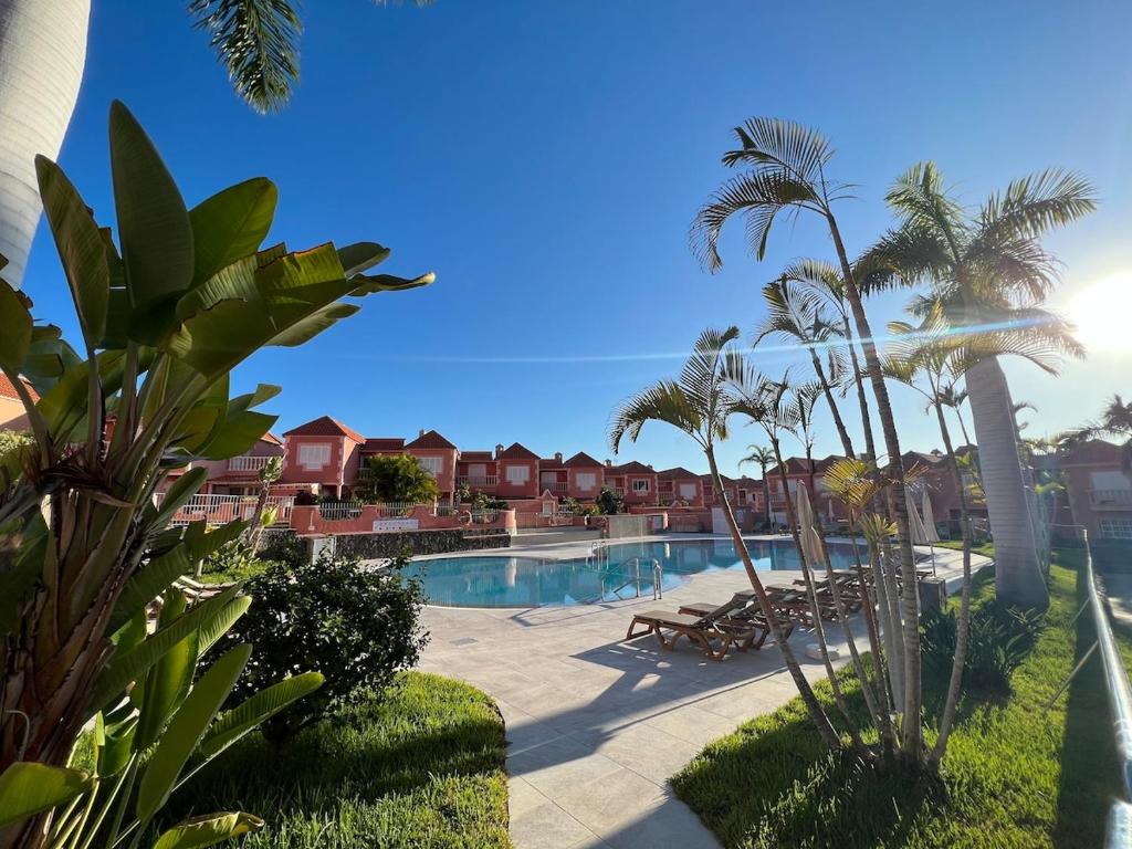 Spacious villa 500 m from the sea! Playa Del Duque - 3