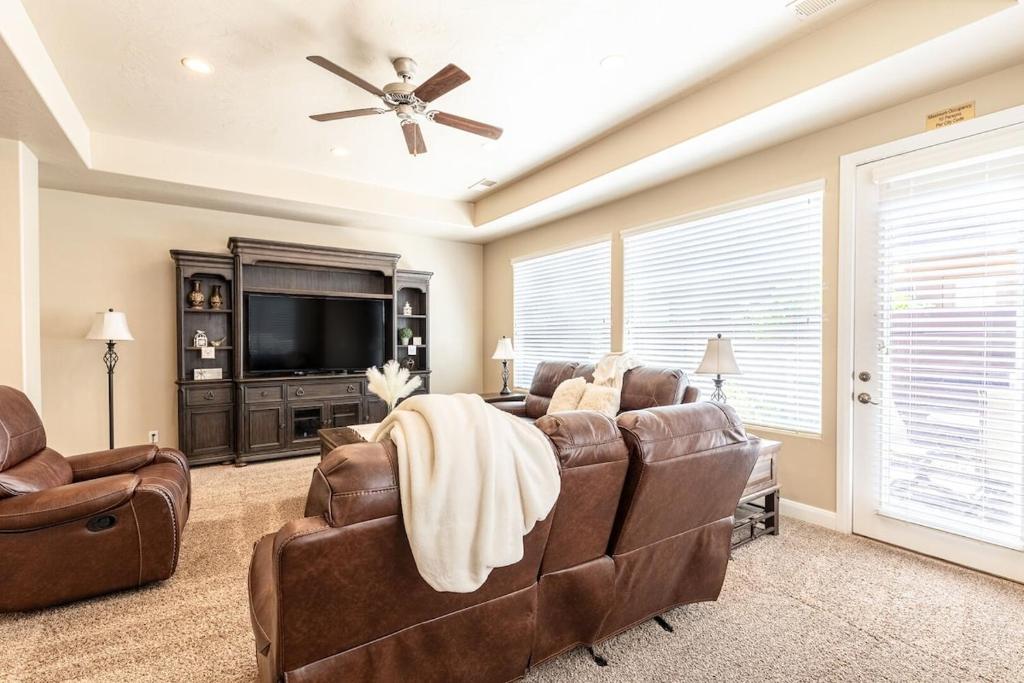 Zion's Point at Coral Ridge Pet Friendly!, Washington