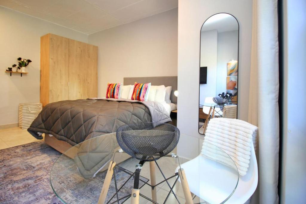 Cosy Studio in 2238 Circa Illovo, Johannesburg