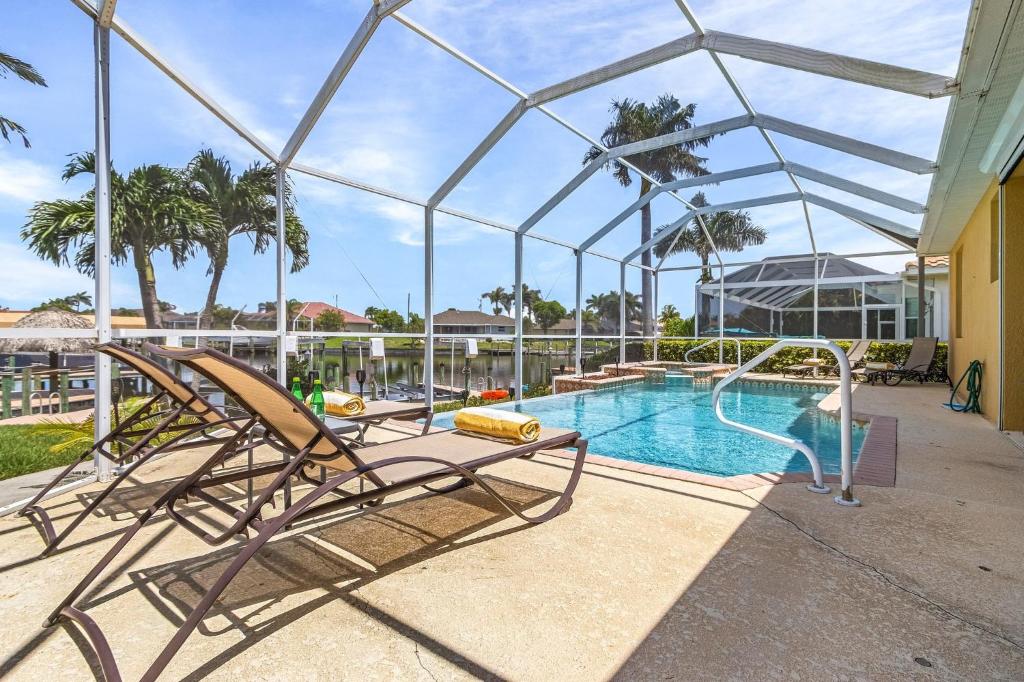 Heated Pool & Spa Along the Sunset - Sunset Escape - Roelens, Cape Coral