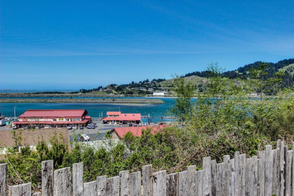 Harbor View Cottage A, Gold Beach