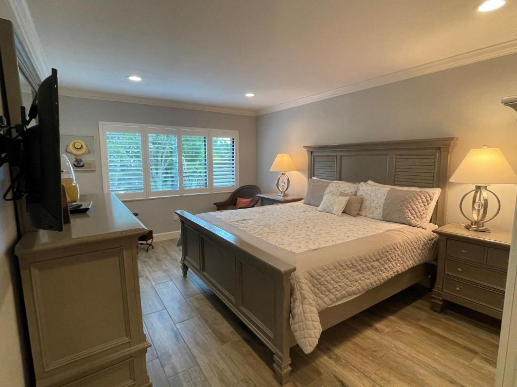 Siesta Dunes 1-202 by Siesta Dunes, Sarasota