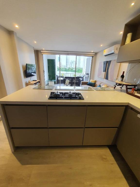 Apartamento con balcón y vista al lago - 5