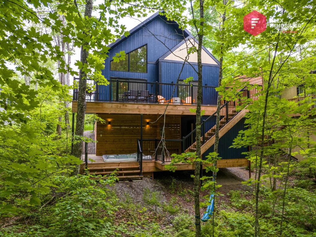 The Bellevue in Portneuf - Private SPA, Pool, Sauna, 65 TV, Sonos, 30 min from Quebec, Pont-Rouge