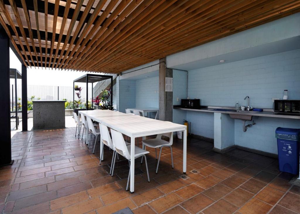 Cozy and Bright Studio Loft in Central Laureles - 5