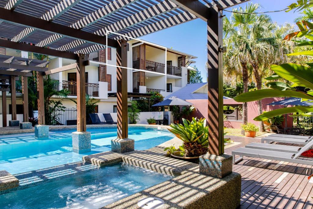 21 Freestyle Apartment with POOL VIEW, Port Douglas