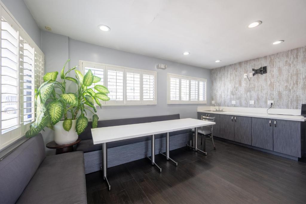 Exterior view, Hollywood City Inn in Los Angeles (CA)