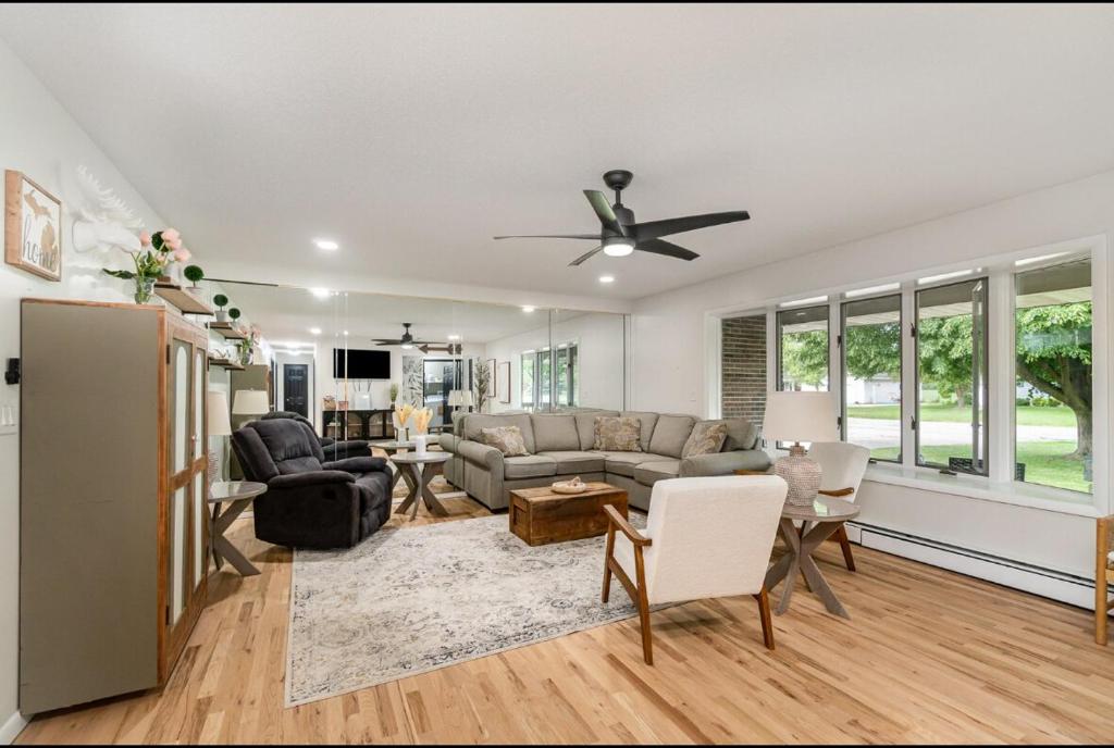 Large Group, Family, Bachelorette Parties, Handicap Accessible, Long Term Stays Welcome, Bay City