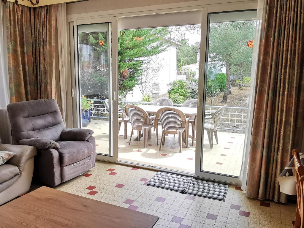 Maison 3 chambres, 150 m de la plage, 4/6 pers, WI-FI, terrasse, parking, proche commerces, La Tranche sur Mer - FR-1-194-370 - 4