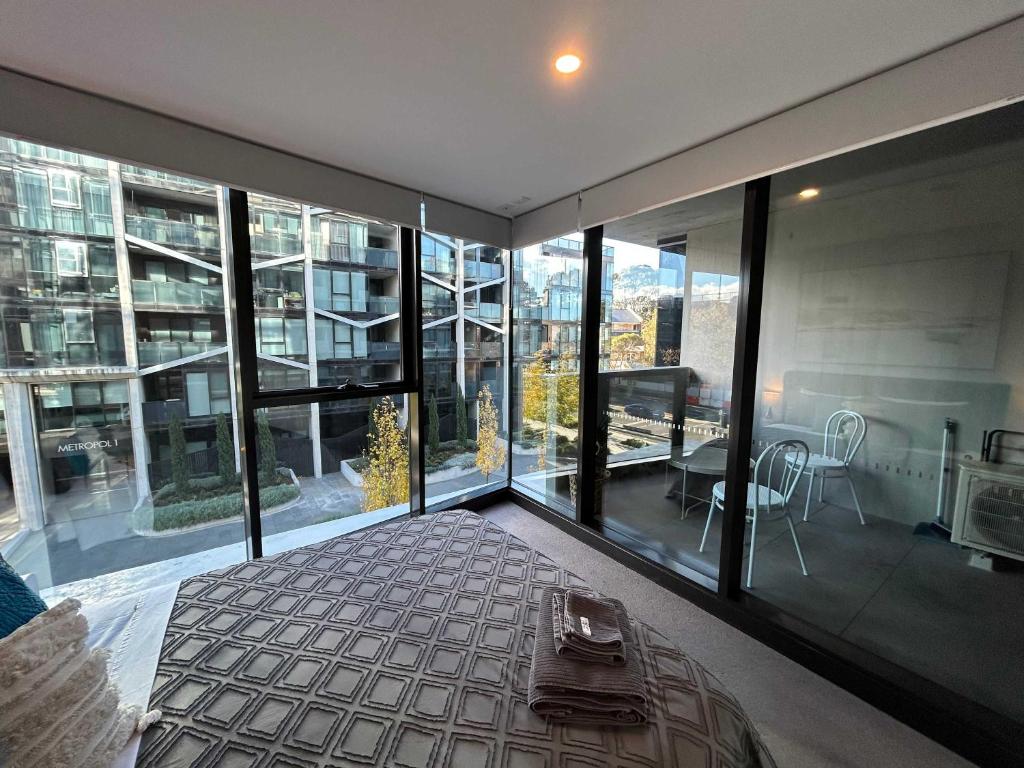2BR-2BR-1Car-CBD-Pool-Shopping, Canberra