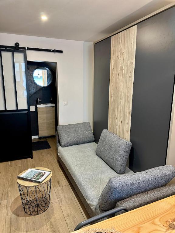 Beautiful Modern Studio - 2