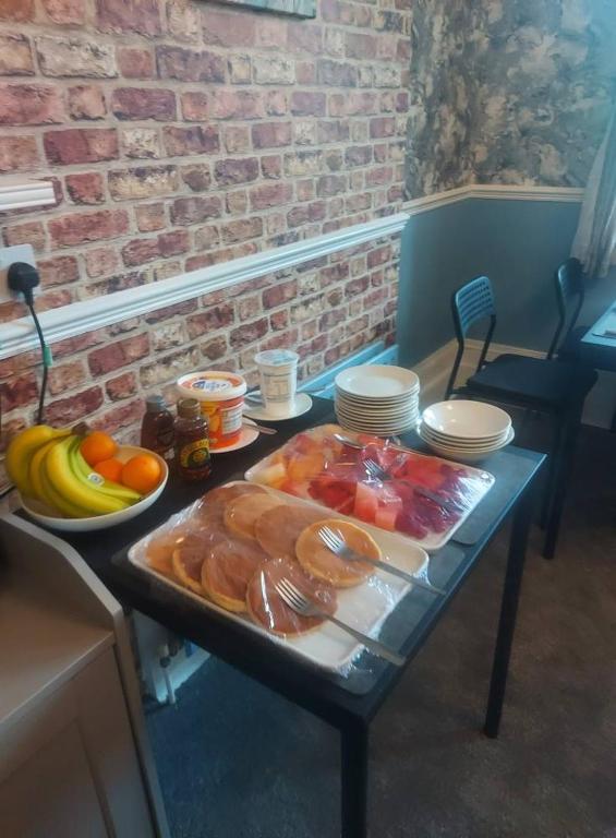 Food and beverages, Lea Hurst B & B in Bournemouth
