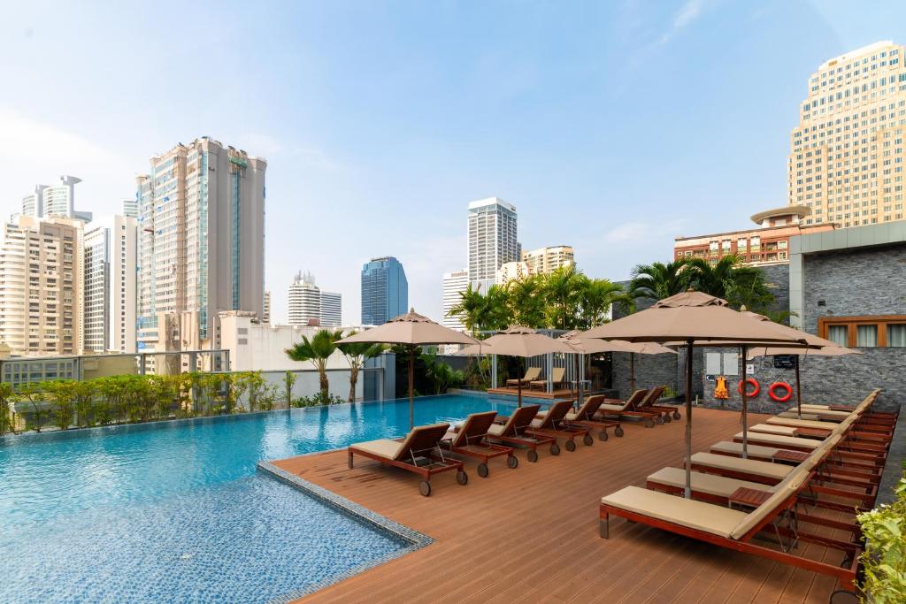 Swimming pool, Radisson Blu Plaza Bangkok in Bangkok
