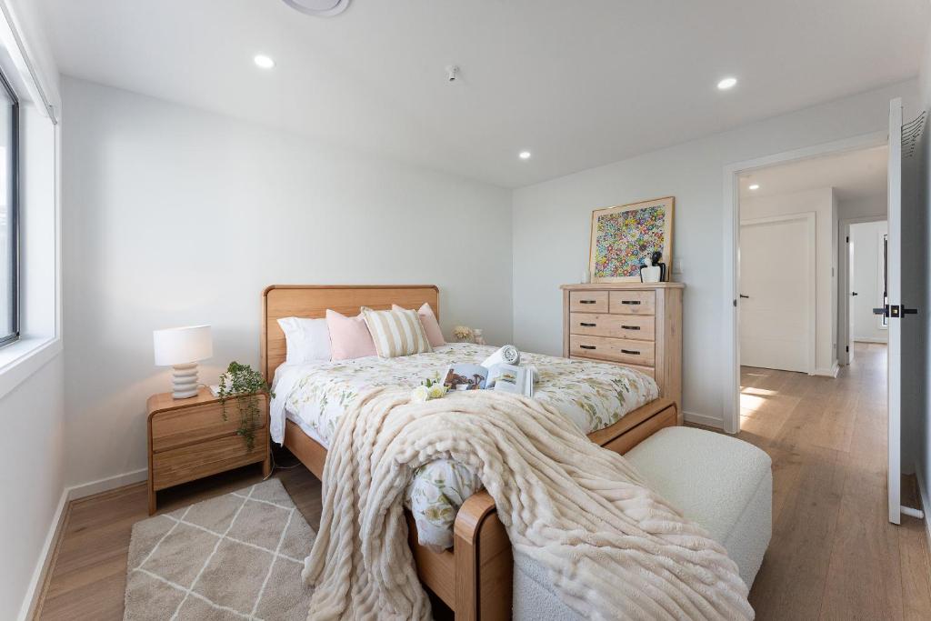 New, Comfy & Fully Equipped 3BR Home in Kellyville, Glenwood