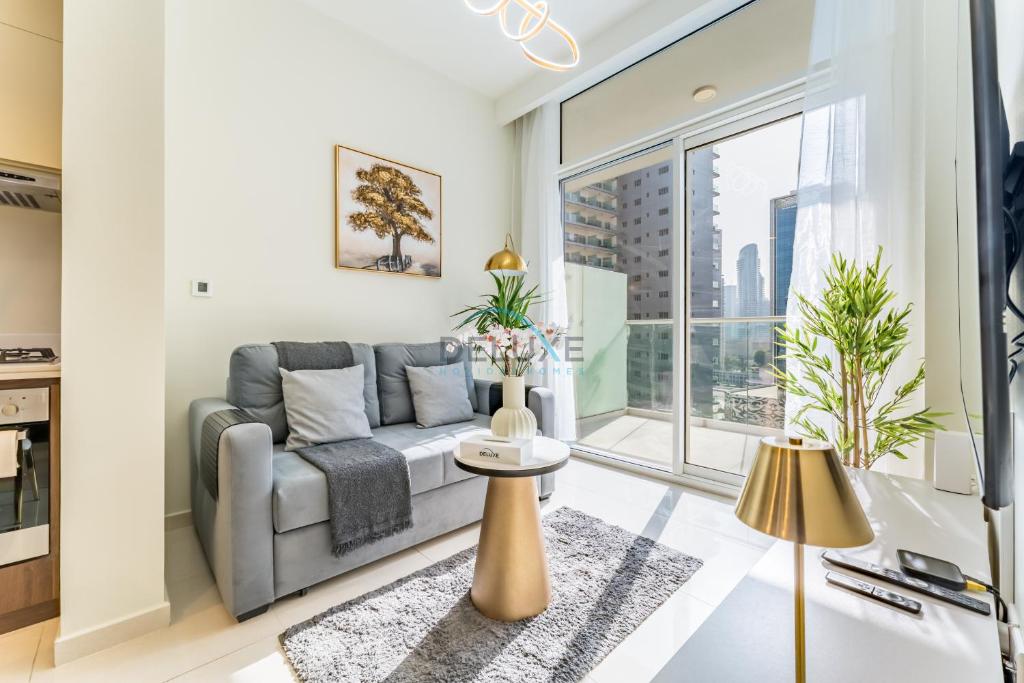 Furnished 1BR Near Burj Khalifa, Dubai Canal & Metro Station, Vera Tower, Business Bay by Deluxe Holiday Homes, Dubaj