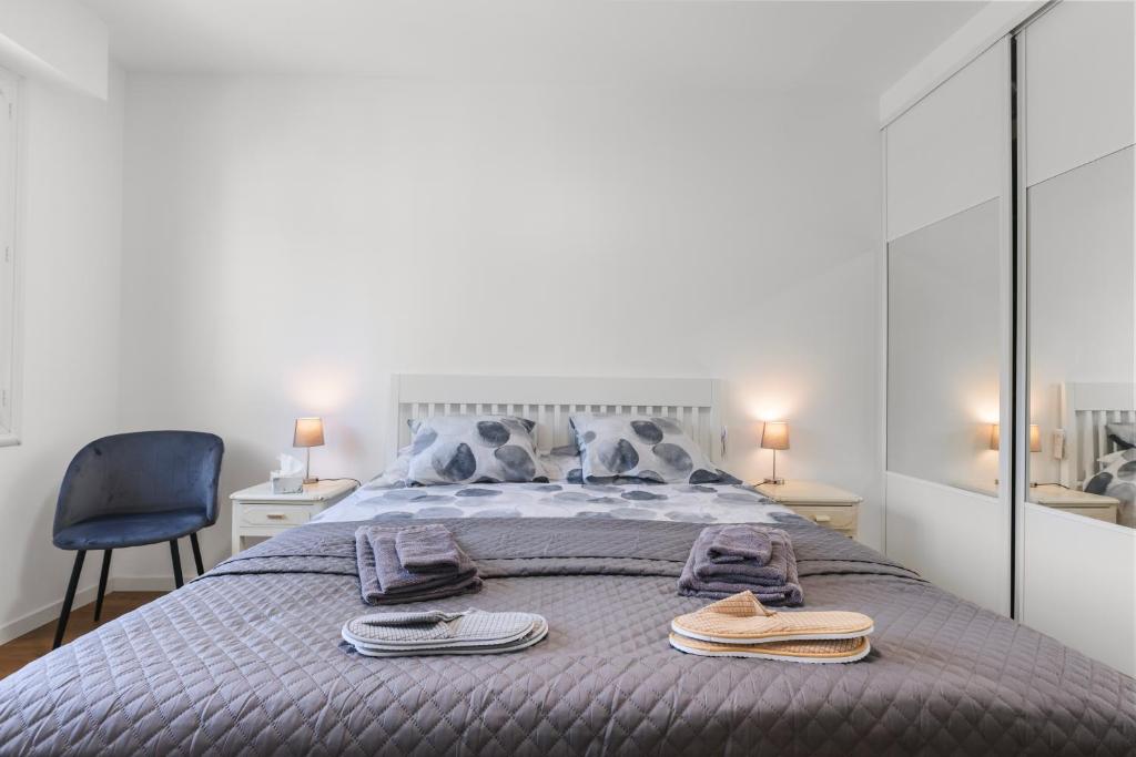 Cannes Beach Access, Private Room in Shared 3-Bedroom Apartment, Private Bathroom, Living Room with Sea View Suite Parentale salle de bain privée accès plages & vue mer du salon dans appartement partagé chez l'habitant - 3