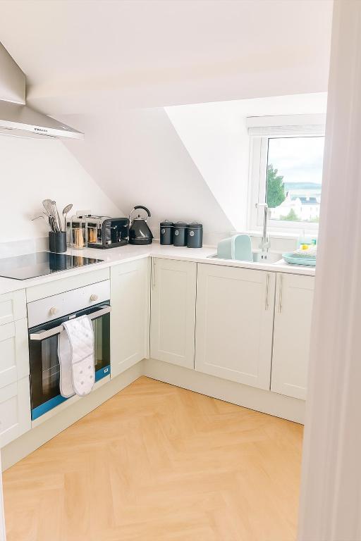 Top-Floor Torquay Harbour Apartment photo 7