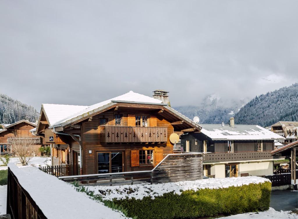 Simply Morzine - Chalet Carving - 2