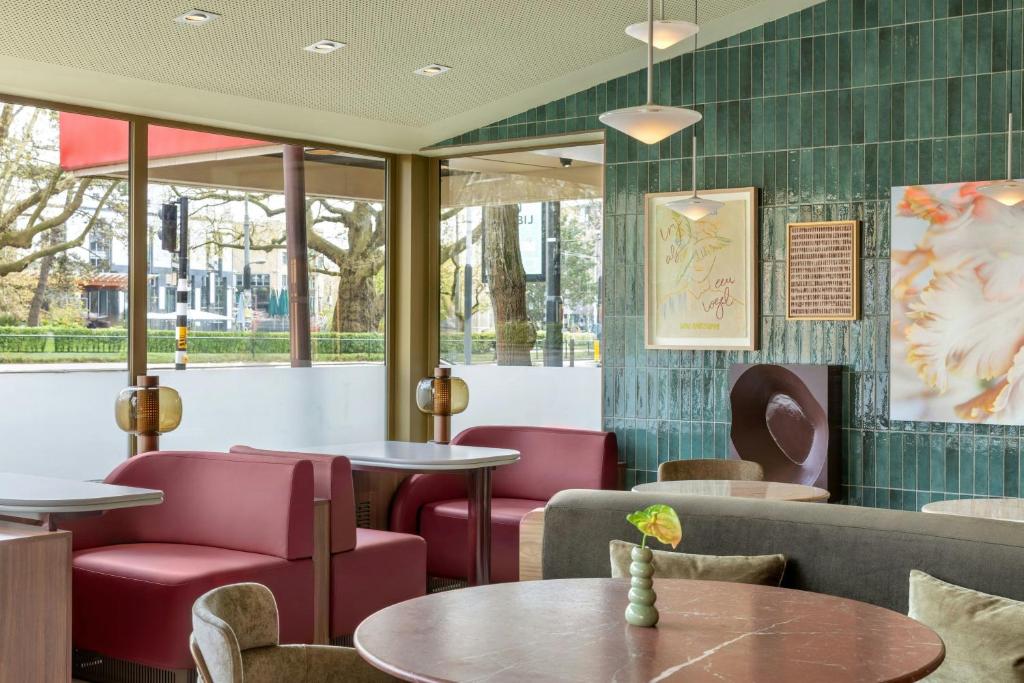 Pub/Lounge