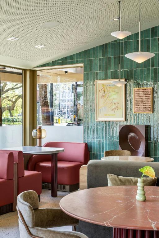 Pub/Lounge