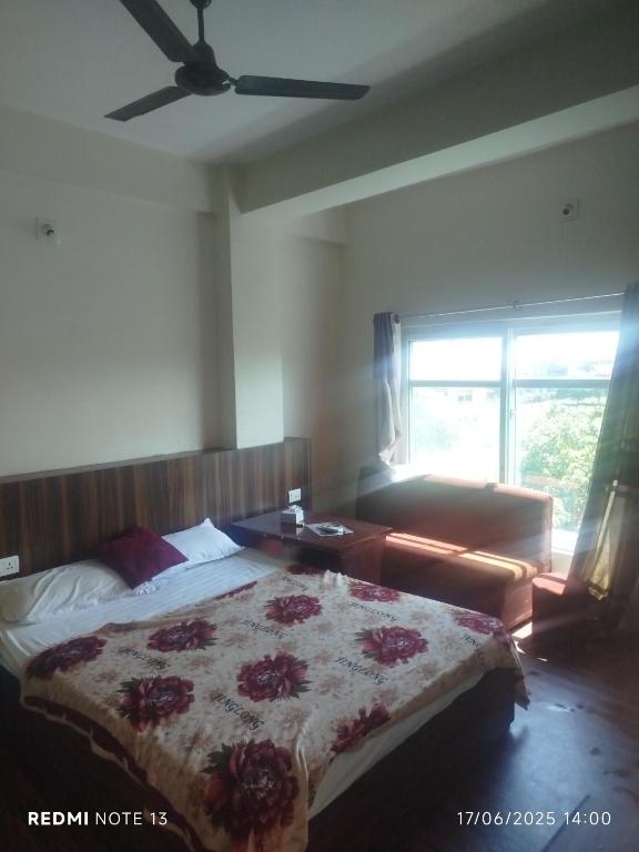 Hotel A ONE, Butwāl