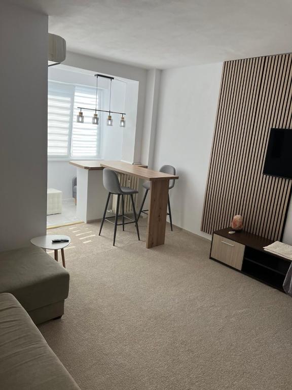 Lightquiet Studio, Bukurešť