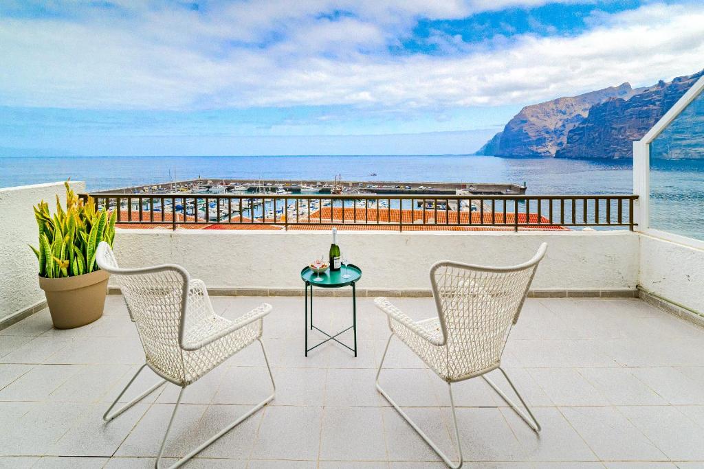 Stunning cliffs and ocean view in Los Gigantes, Acantilado de los Gigantes