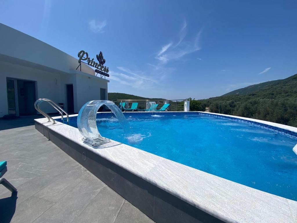 スイミングプール