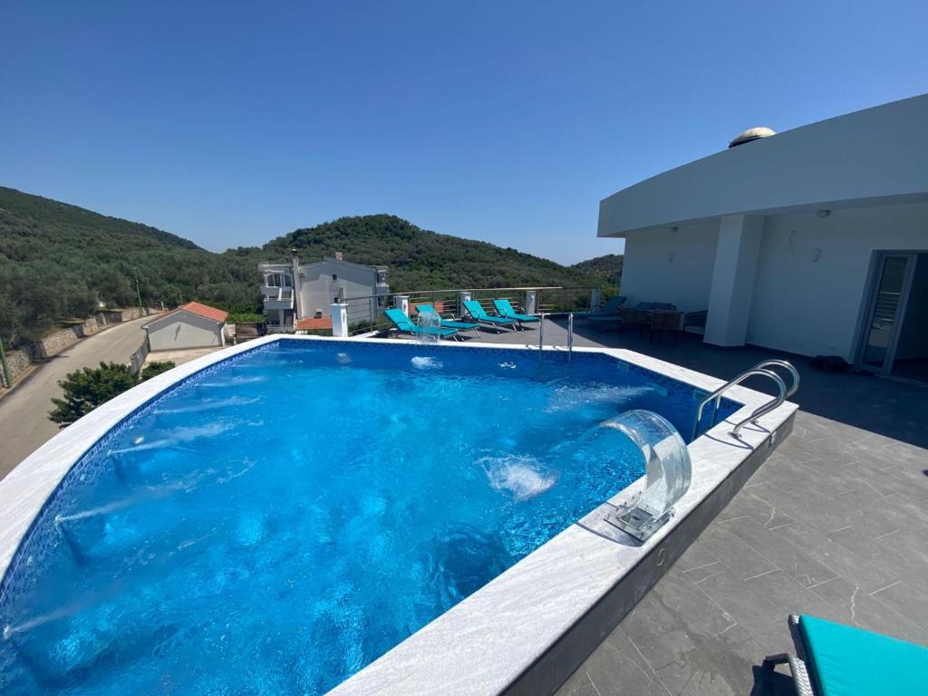 スイミングプール