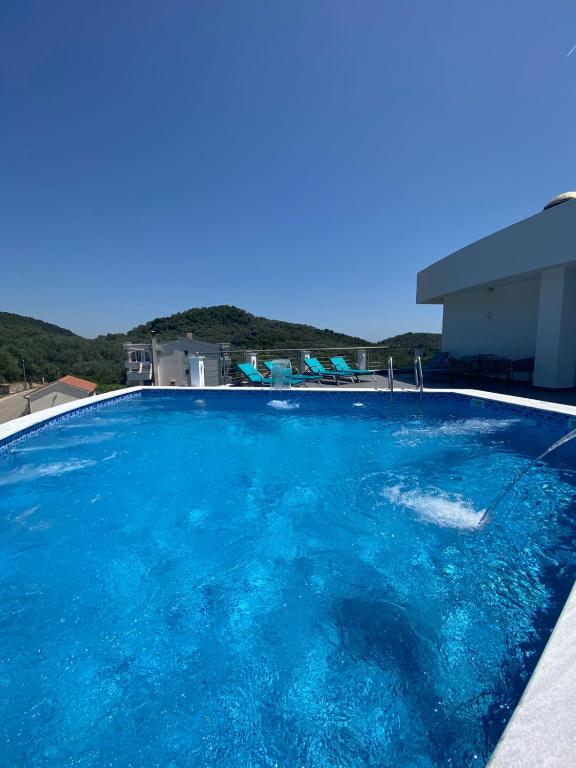 スイミングプール