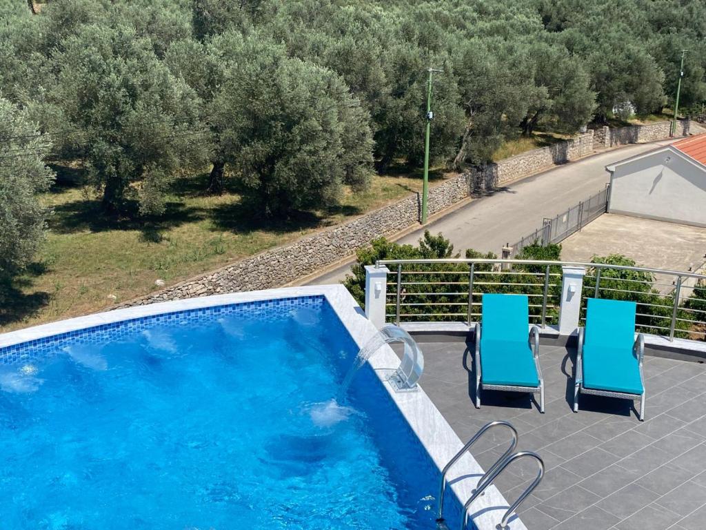 スイミングプール