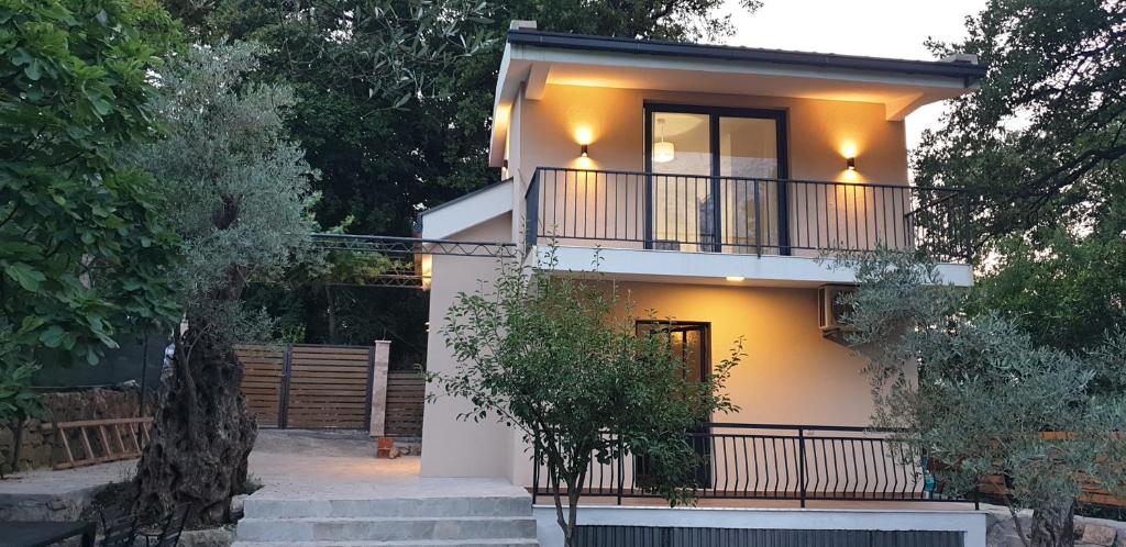 Forest Nest Bartula, Bar