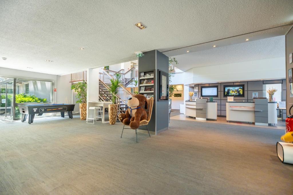 Novotel Poissy Orgeval フロント・ロビー
