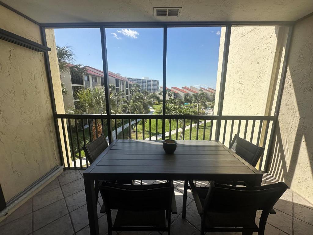 Siesta Dunes 5-301 by Siesta Dunes, Sarasota