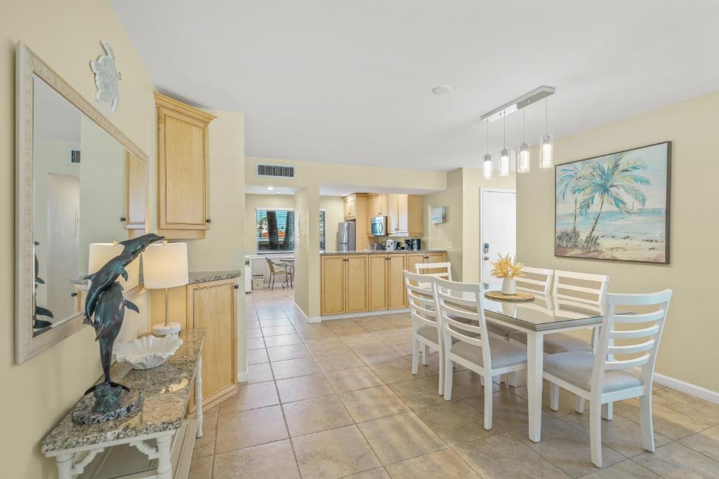 Siesta Dunes 6-101 by Siesta Dunes, Sarasota