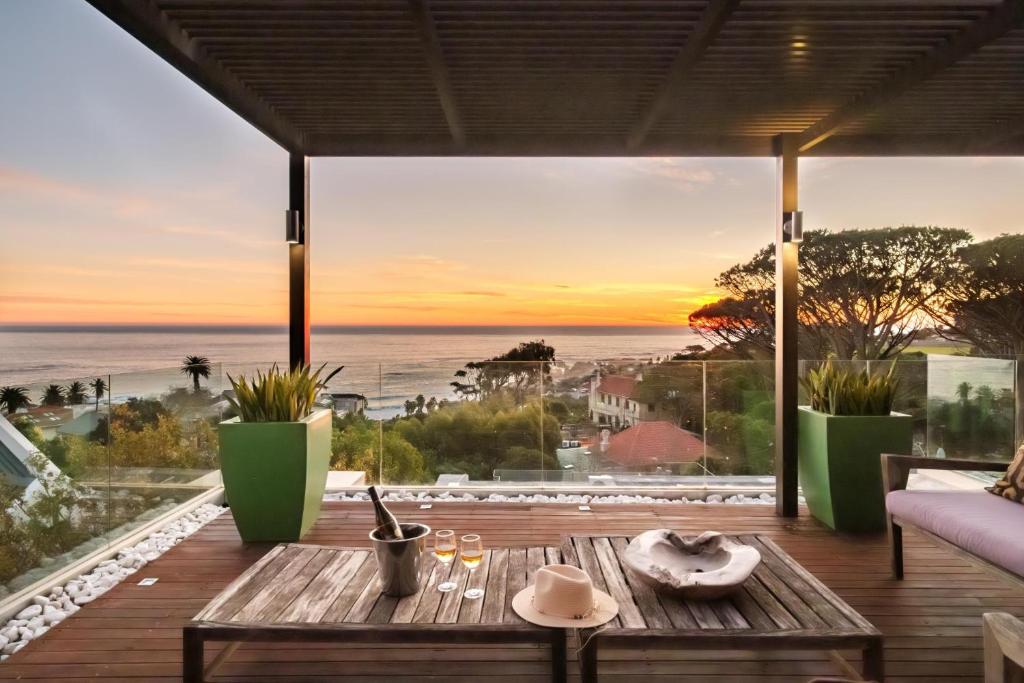 Sea View 3bed Apt w Pool near Beaches Glen Sunsets, Kapské Město