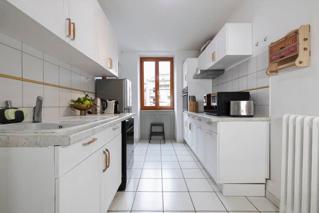 Lyret 2 by Pangea Services - 6px, parking - 3